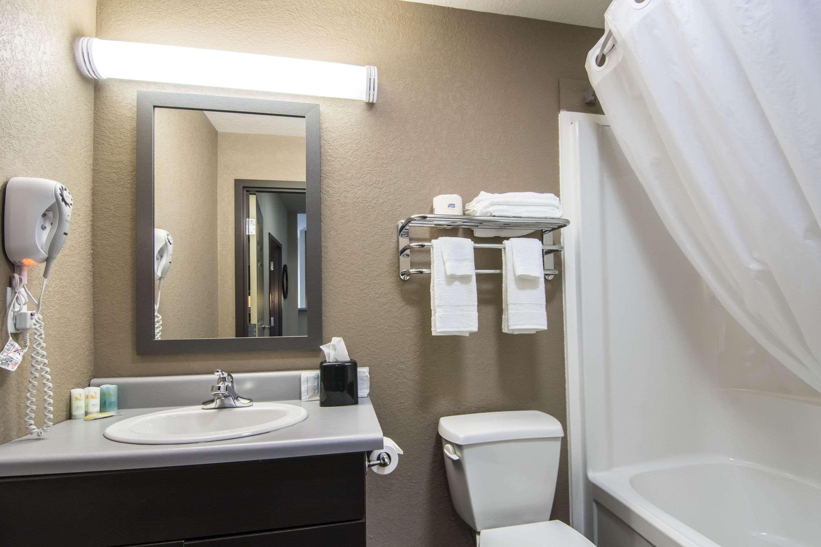 Quality Inn & Suites Thompson Eksteriør bilde